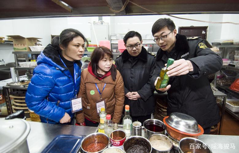 安徽合肥:"食安再探"年夜饭" 舌尖安全"我把关"