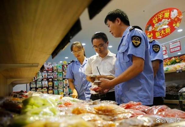 消费者应增强自我保护意识,通过了解食品安全知识和信息,提高辨识能力